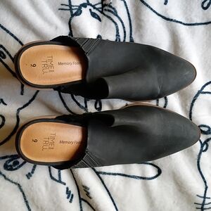 Time and Tru Women's Black Memory Foam Mules